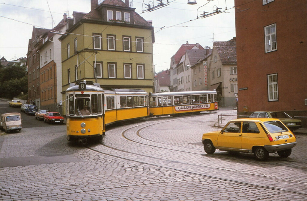 Auch um den öffentlichen und privaten Verkehr über den Schmalzmarkt geht es in dieser Ausstellung – im Bild ein DoT4 der SSB-Linie 8, um 1970. Sammlung MUSE-O